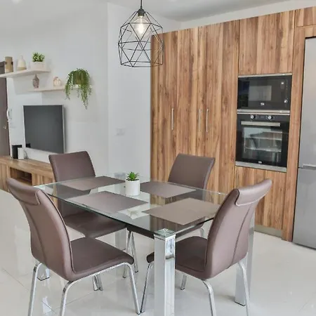 5 Ashville Court Apartman